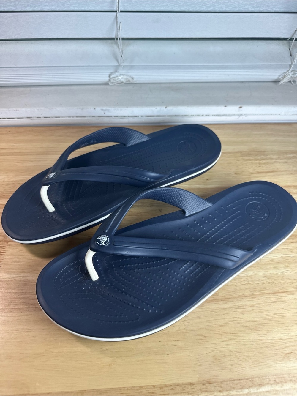 CROCS crocband men’s size 12 Navy Blue & White stripe Flip Flop Sandals